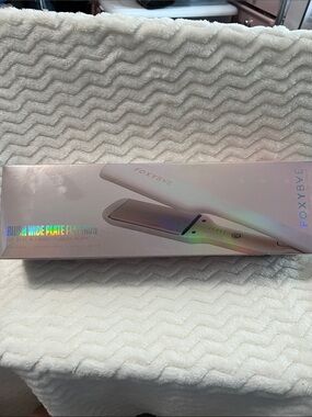 FoxyBae Blush Wide Plate Flat Iron - Blush Pink